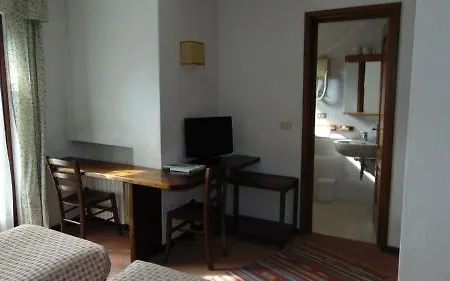 Triolet 3*