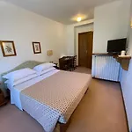 Triolet 3* Κουρμαγιέρ