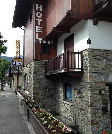 Triolet Hotel