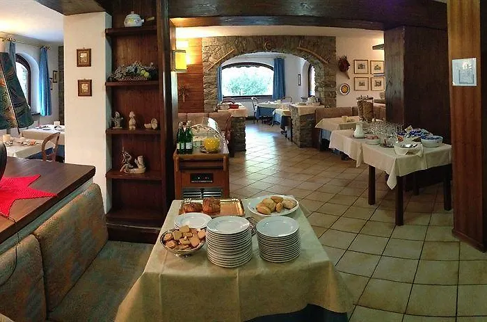 Triolet 3* Κουρμαγιέρ